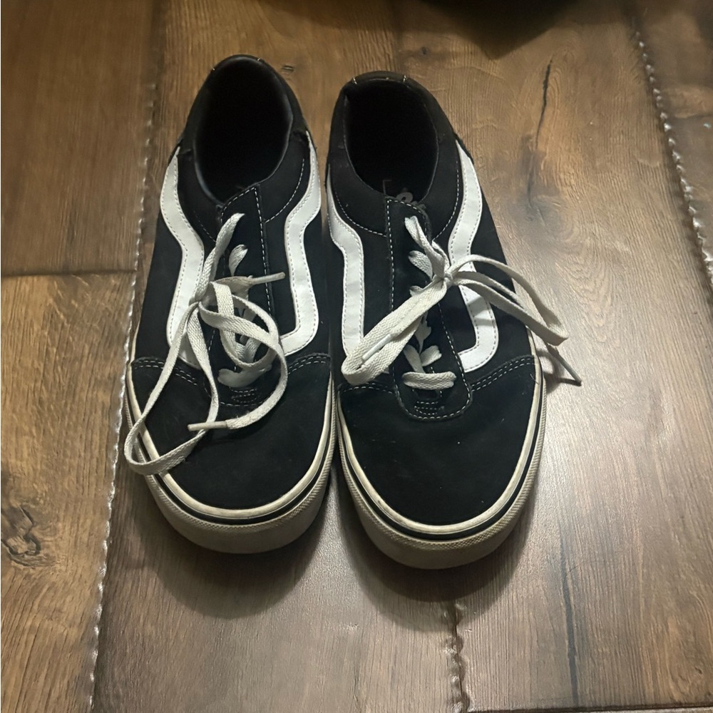 Black and White Women’s 9.5 Vans Sneaker